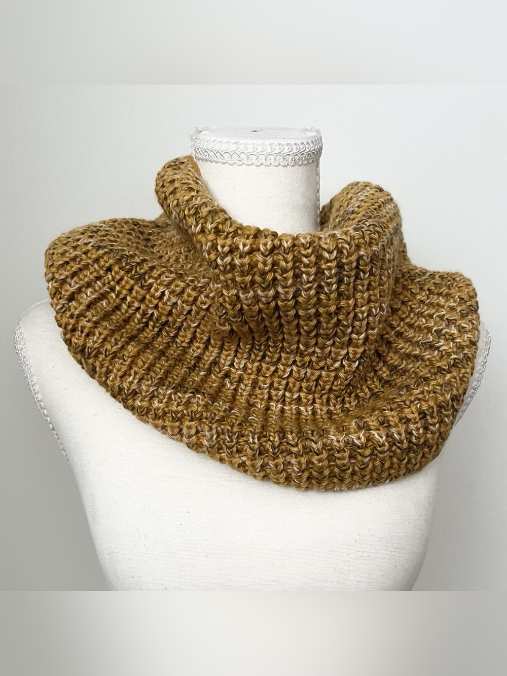 NWT Smartwool Chunky Knit Cowl Neck Warmer Merino Blend Yellow Brown Warm Cozy